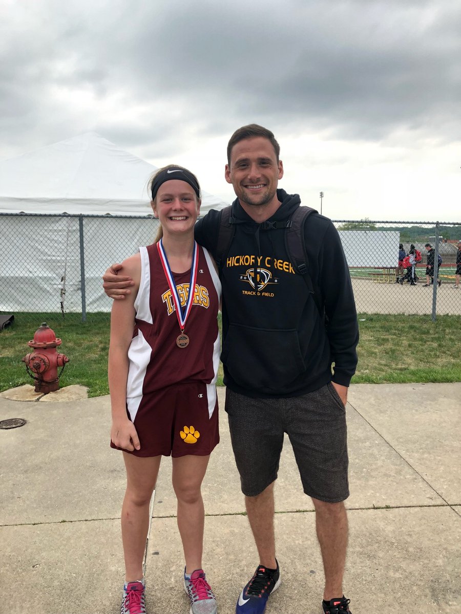 ShapeYOUNGminds's tweet photo. Grace Kingsbury takes 4th in state for the 7th grade girl high jump! #hcmstigers157c #hcfsd157c https://t.co/6mV5jI0n0M
