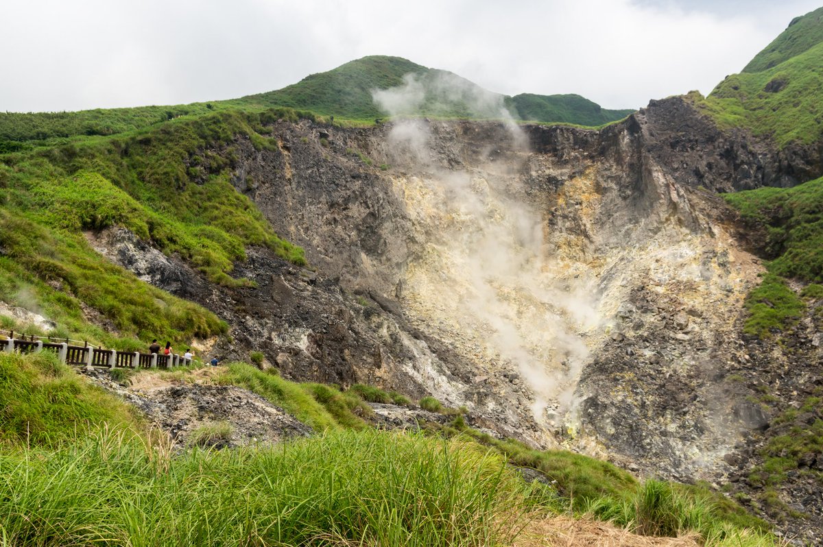 mjcubero's tweet photo. Volcano Landform of Xiaoyoukeng... Fumarolas del volcán Qixingchi, en las montañas de Taipei.
#taipei #xiaoyoukengvolcano #exploringtaiwan🇹🇼
#expatlife #livinginAsia #小油坑遊憩區 🌋⛰ https://t.co/Kx01Nuwaqp