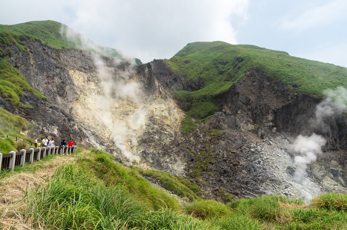 mjcubero's tweet photo. Volcano Landform of Xiaoyoukeng... Fumarolas del volcán Qixingchi, en las montañas de Taipei.
#taipei #xiaoyoukengvolcano #exploringtaiwan🇹🇼
#expatlife #livinginAsia #小油坑遊憩區 🌋⛰ https://t.co/Kx01Nuwaqp