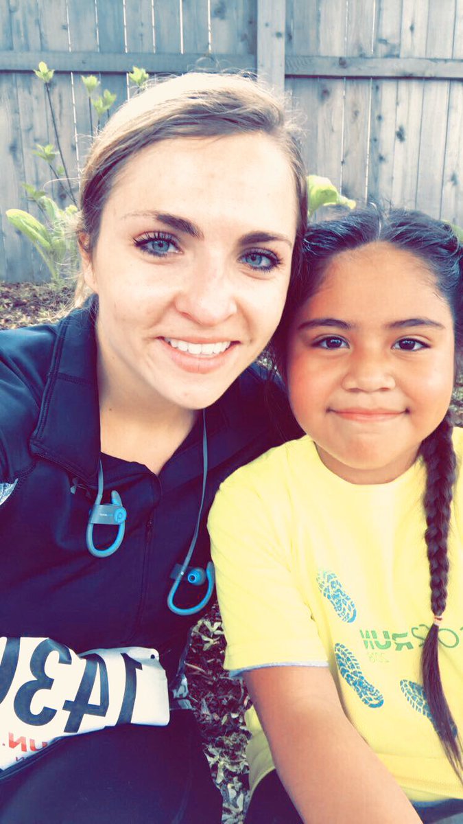 MissVanDuch's tweet photo. Congrats to all the runners who finished the Got2Run race! Special shout out to this girl for running the ENTIRE 2.62 mile race without stopping!! 👍🏽🏃🏼‍♀️@MissPridesClass @CArmendarizMxwl @MsAcosta220 https://t.co/4vRsW2Uu5R