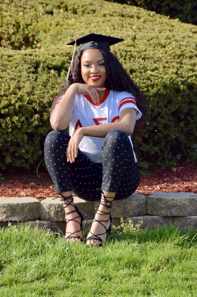 TheRELCutiePie's tweet photo. Killed graduation season with these ๐๐๐ #graduation2018 #gradszn #congraDST #redzgraduate #dst #MammaIMadeIt #graduate https://t.co/nwxXqW2CJh