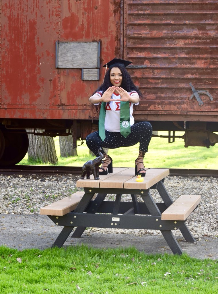 TheRELCutiePie's tweet photo. Killed graduation season with these ๐๐๐ #graduation2018 #gradszn #congraDST #redzgraduate #dst #MammaIMadeIt #graduate https://t.co/nwxXqW2CJh