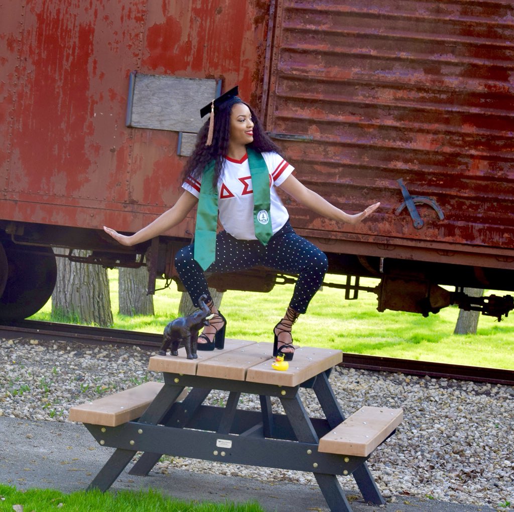 TheRELCutiePie's tweet photo. Killed graduation season with these ๐๐๐ #graduation2018 #gradszn #congraDST #redzgraduate #dst #MammaIMadeIt #graduate https://t.co/nwxXqW2CJh