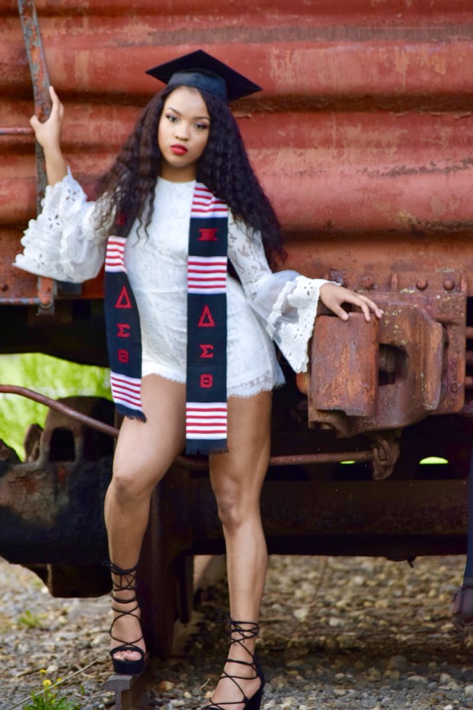 TheRELCutiePie's tweet photo. Killed graduation season with these ๐๐๐ #graduation2018 #gradszn #congraDST #redzgraduate #dst #MammaIMadeIt #graduate https://t.co/mCcVqoCznk