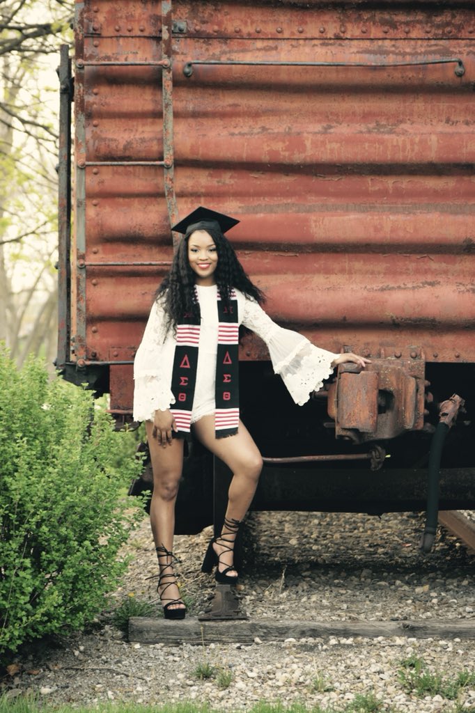 TheRELCutiePie's tweet photo. Killed graduation season with these ๐๐๐ #graduation2018 #gradszn #congraDST #redzgraduate #dst #MammaIMadeIt #graduate https://t.co/mCcVqoCznk