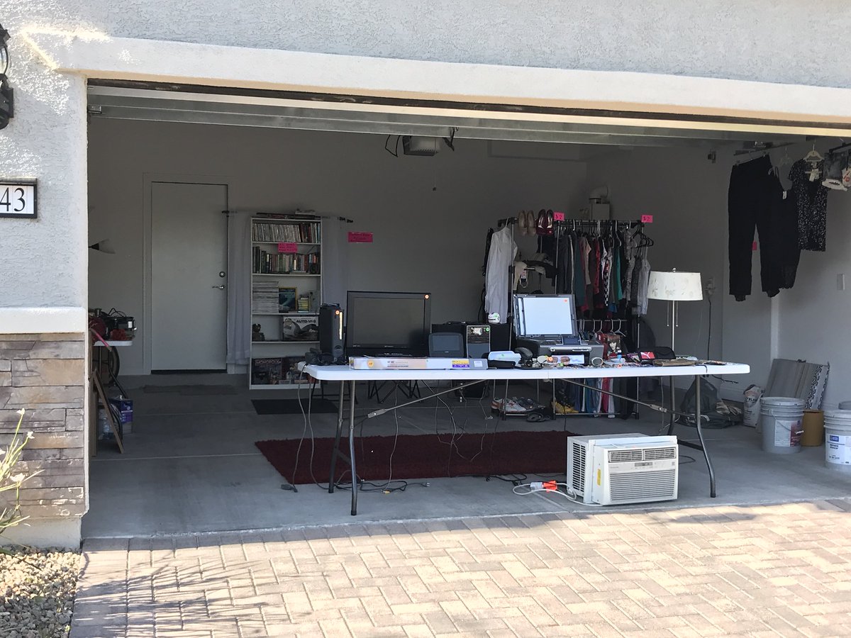 #yardsale this Saturday and Sunday lasvegas.craigslist.org/gms/d/garage-s…