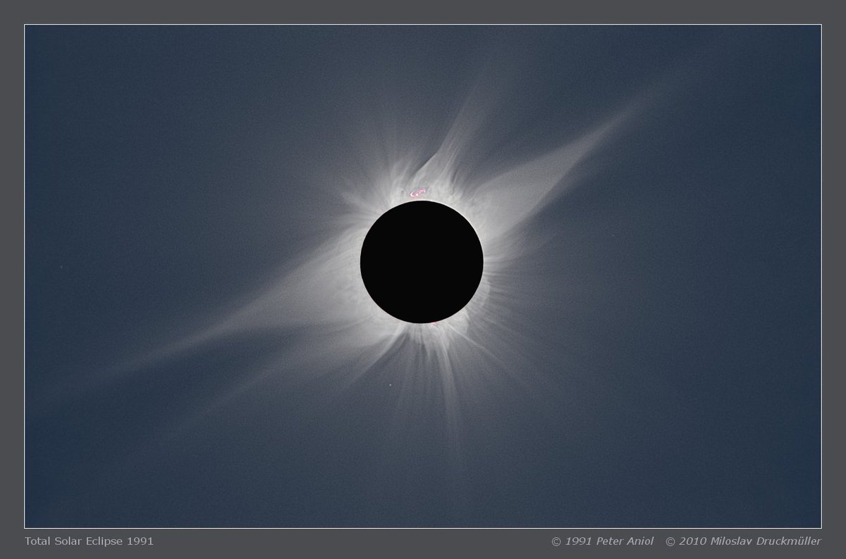 RobinEdgar's tweet image. I can't help but wonder if #TrigonometricFunctions play a role in the "drawing" of this cosmic bird, which inspired the mythical #phoenix bird, and the #Egyptian "solar falcon god" #Horus etc.
#math #mathematics #MathArt #geometry #bird #trigonometry #symmetry #TotalSolarEclipse