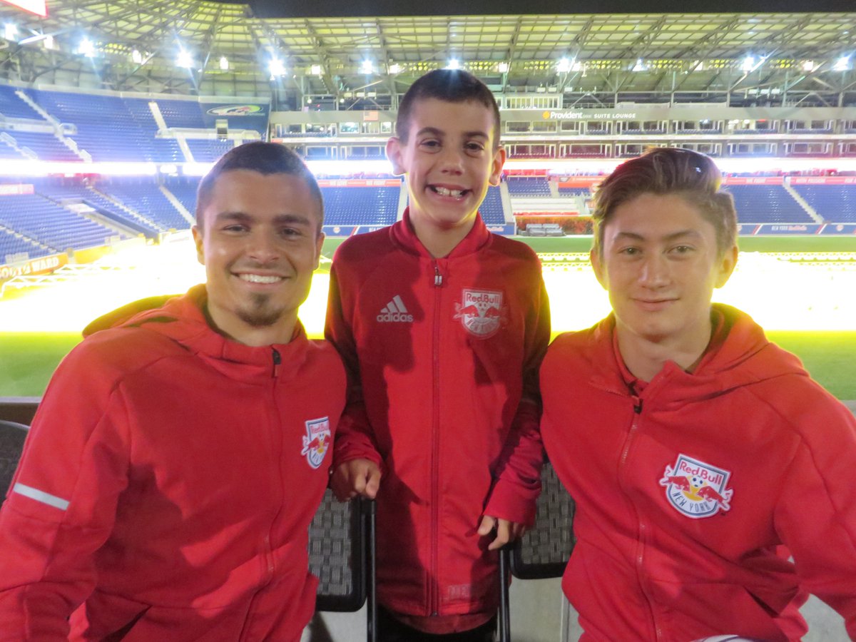 redbullsfan75's tweet photo. Matthew with Florian Valot and Ben Mines! #RBNYAutographSession #RBNY https://t.co/l5ZdGQ0YQG