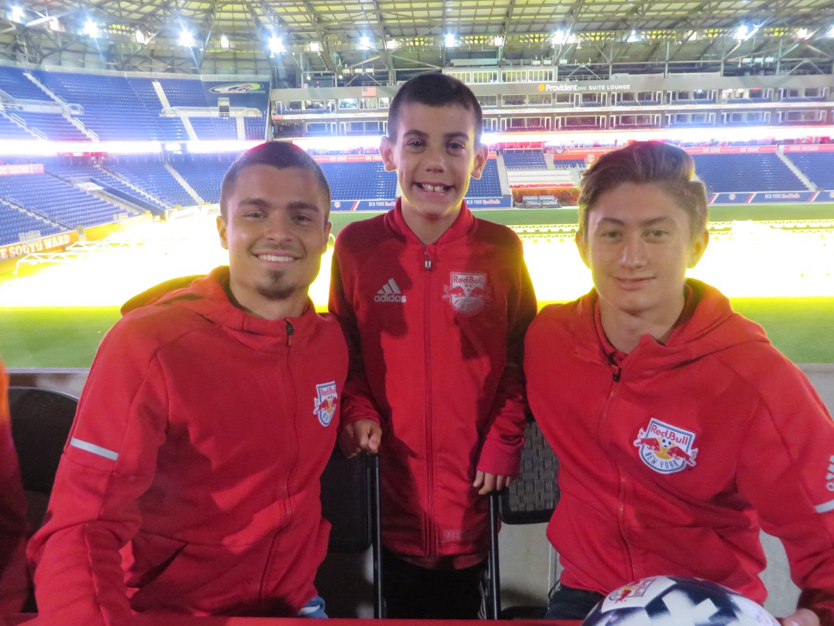 redbullsfan75's tweet photo. Matthew with Florian Valot and Ben Mines! #RBNYAutographSession #RBNY https://t.co/l5ZdGQ0YQG