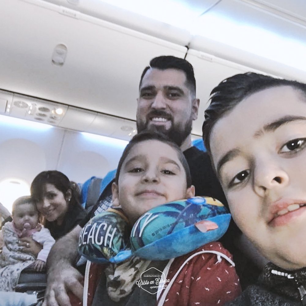 campafuego's tweet photo. EN VIAJE

Muchos integrantes de #CampafuegoEuropa ya comenzaron el viaje que los llevará a #ReinoUnido 🇬🇧, #España 🇪🇦 y #Suiza 🇨🇭, para ser parte de las Convocatorias Juveniles que se realizarán en esos países. https://t.co/mBMsblOwRJ