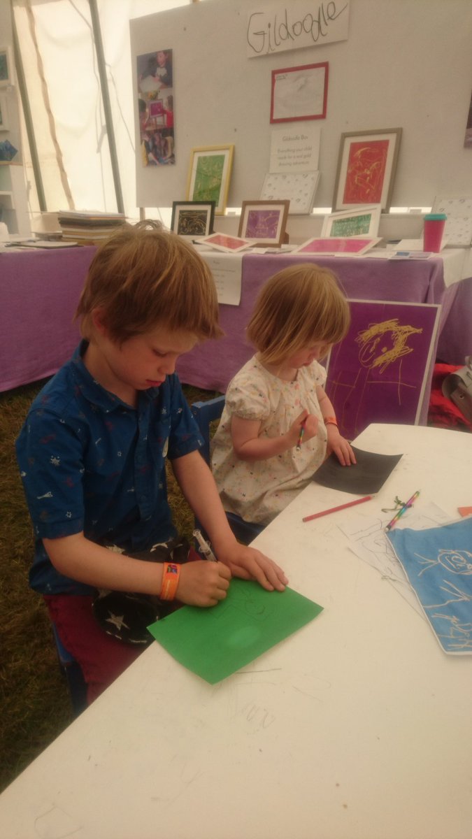 Gildoodle1's tweet photo. More drawing @Gildoodle1, taking a break from the #sunshine #DCShow18 @DevonCountyShow #littlehands https://t.co/i4BinZlIPS