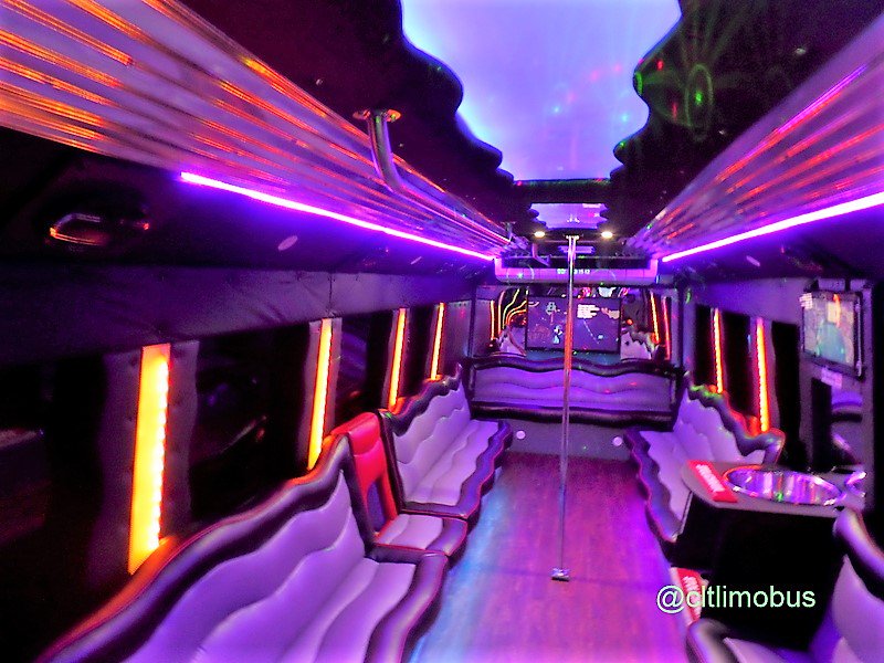CLTLimoBus's tweet image. Ride in style with all of your friends on this limo bus! You are guaranteed to have a great time! #limobus  #uptowncharlotte #weekend  #queencitywknd #musicfactory #pncmusicpavilion #thecomedyzone cltlimobus.com 980 213-1512