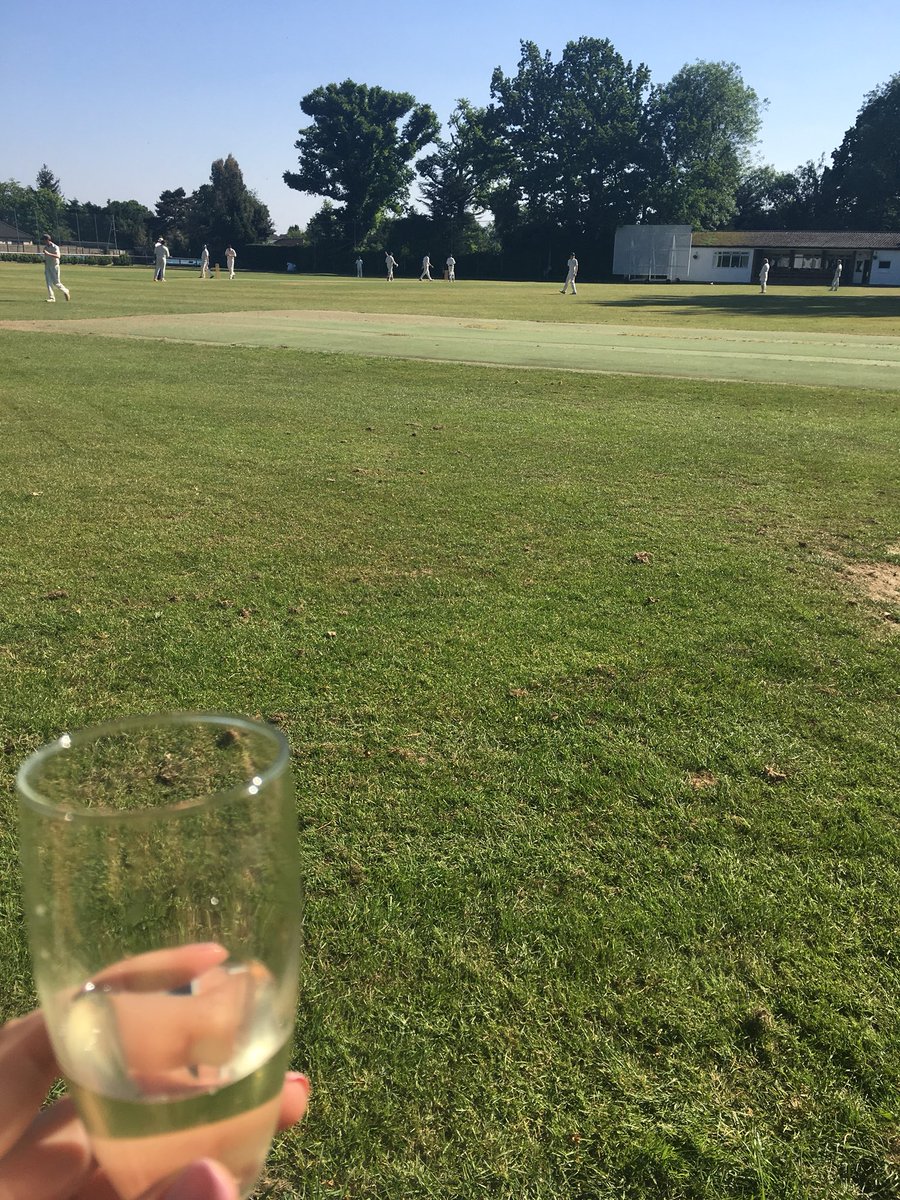 nuttykezffc's tweet image. Alfie’s football tournament done now to watch Joe play cricket! Prosecco and sun #perfect 🏏🏏 #thistimenextweek 😬⚽️⚫️⚪️ @IckenhamCricket