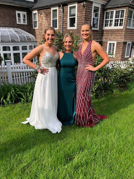 Bethelsoftball1's tweet photo. Senior prom 💃 https://t.co/VCQzCD6m4R