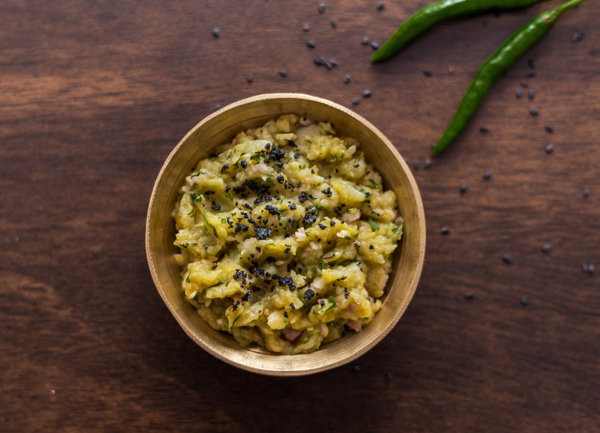 otengamumbai's tweet photo. The versatile potato mashed together with fire-grilled brinjal and garnished with roasted black sesame is like self care for your taste buds.
And no Assamese meal is complete without a pitika. ❤️
#pitika #assamesefood #homemadeassamesegoodness https://t.co/2jADi6j0JK