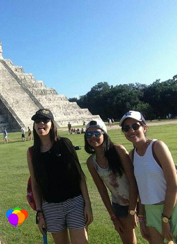 linamariamcc's tweet photo. ¡Feliz cumpleaños a mis amigaaaaaaaas! ❤ #sevolvieronviejas #2decadas https://t.co/fJ5Ue9Tpc8