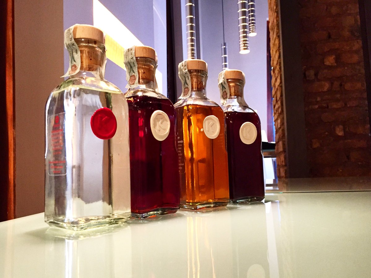 Glass aperitif. . .Tapas &amp;. . .Gin Martini, Old Fashioned, Mito, Velvet by <a href="/keynco/">けーこ</a> @valeriasebastiani @giadapanella I drink affinati in tino, vetro o tonneaux di rovere francese che non necessitano di diluizione in acqua 🍸🍹#keynco #aperitif #glasshostaria #cristinabowermanchef