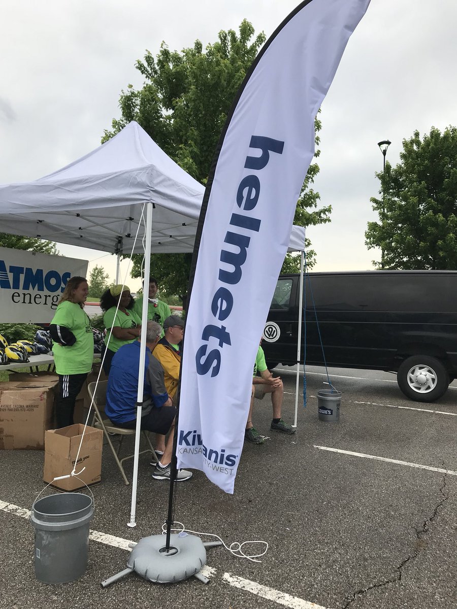 PamJacksonRN's tweet photo. Injury prevention with car seat checks and bike rodeo! https://t.co/B6TGmA2VgW