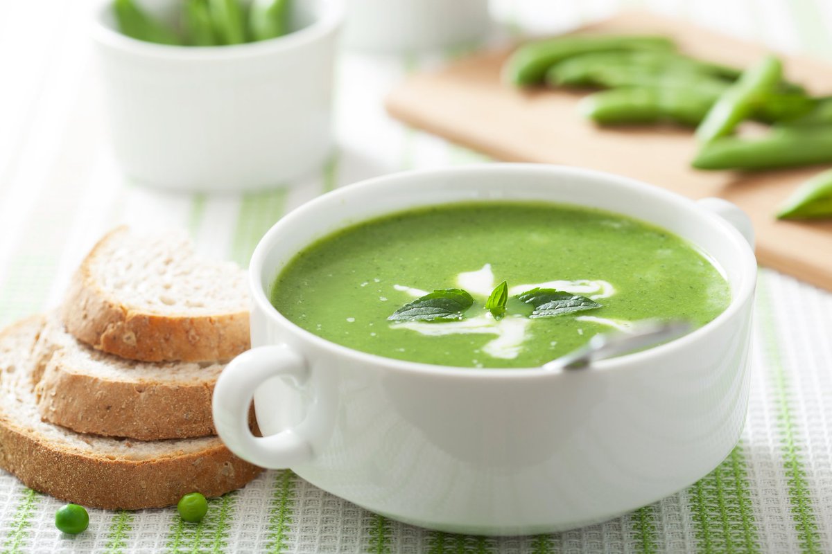 Суп из зеленого гороха. Крем суп из зеленого горошка. Шпинатовый крем суп. Суп пюре с зеленым горошком. Суп пюре из зеленого горошка.