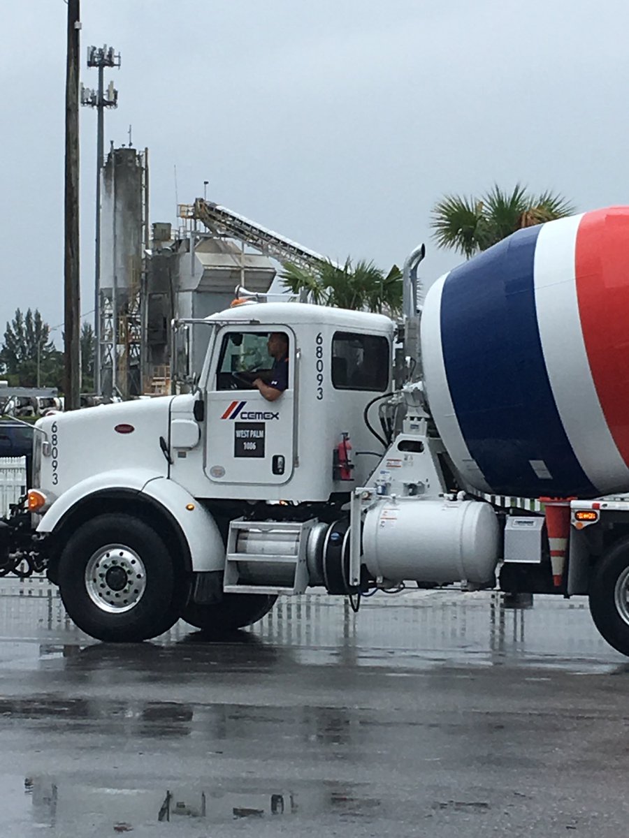 MoCemex's tweet photo. Rain can’t stop a good Rodeo. #GoCemex https://t.co/K63YUdiIID