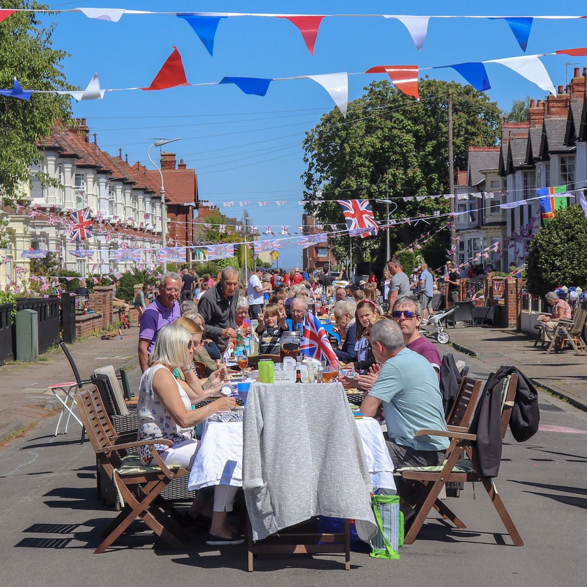 gybk's tweet photo. @GrimsbyTel Bradford Avenue Street Party in full flow! 🇬🇧 https://t.co/soFGoo1JDD