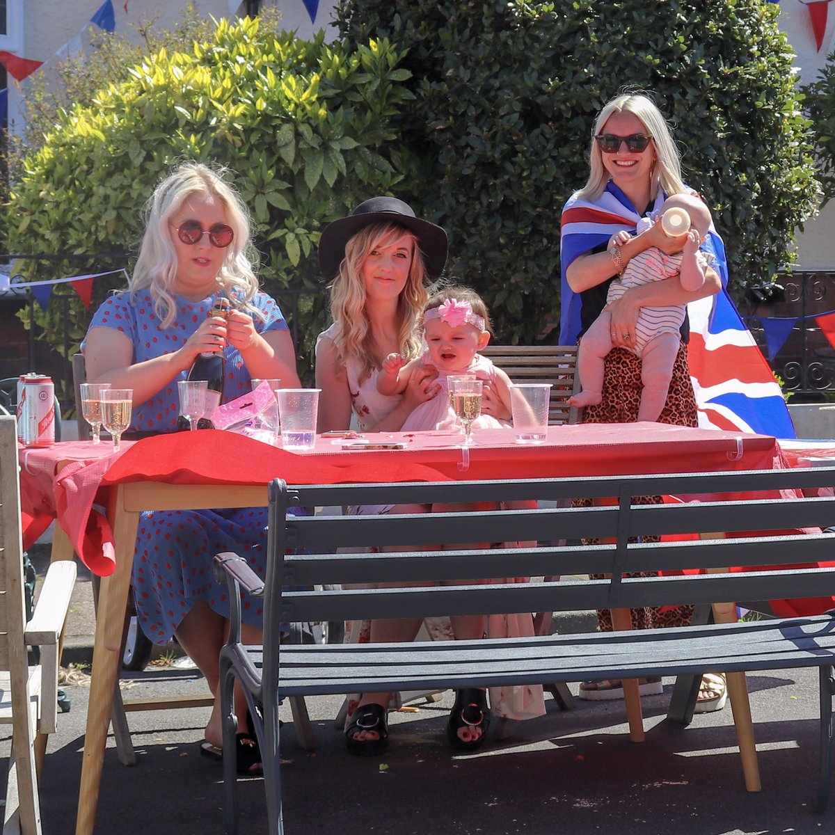 gybk's tweet photo. @GrimsbyTel Bradford Avenue Street Party in full flow! 🇬🇧 https://t.co/soFGoo1JDD