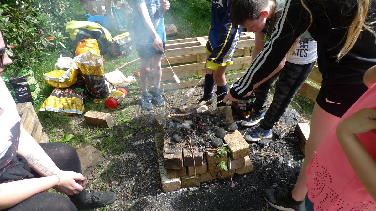 msmandymcintosh's tweet photo. Today was magic in every way. Well done #DouglasLaing on incredible sculptural works sending smoke signals through the whole scheme. Rolls n Sausage for all. #tannahillthreads @tannahillcentre when you've got a wolf playing a drum kit and a tyre on a rope, what else is required? https://t.co/xyuOrhEjdt