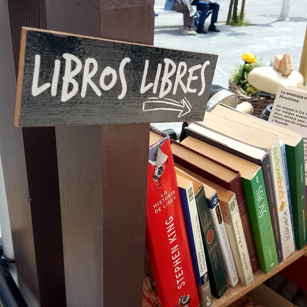 Apuka_Ediciones's tweet photo. #LibrosLibres #Intercambiodelibros #PlazaCervantes #SanSebastián #Donostia #DonostiaKultura #bookcrossing #LaMinilibreríaAndante
#ApukaEdiciones #Bukkis #MinilibrosArtesanales #HandMade
https://t.co/pd34iNpg8s https://t.co/IpVWKfQ1lW