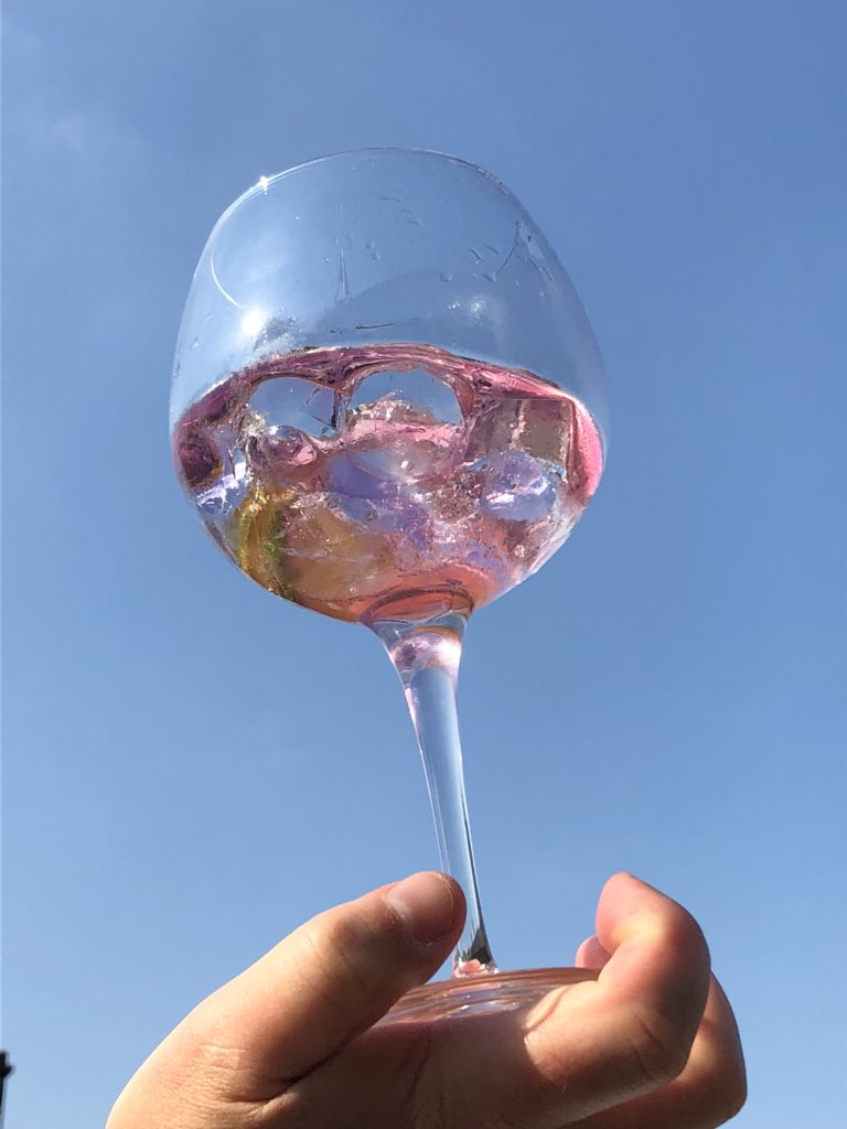 Bakewell cherry and almond gin with @FentimansLtd pink grapefruit tonic is quiet literally a mid summers night dream. #bakewellgin #fentimans #fitforaroyal #sunshinegin