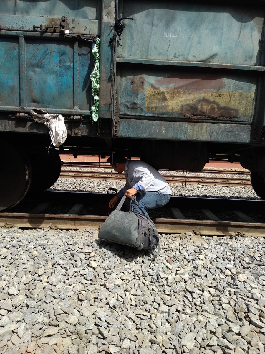abhishekaadha's tweet photo. Hundreds of passengers daily put their life in #danger by crossing #railway_line at #Jawai_bandh_station in constituency of @ppchaudharyMoS as no #foot_over_bridge here i did same today. Very disappointing @PiyushGoyal who'll be responsible for casualty @GMNWRailway https://t.co/BJBjRrWphm