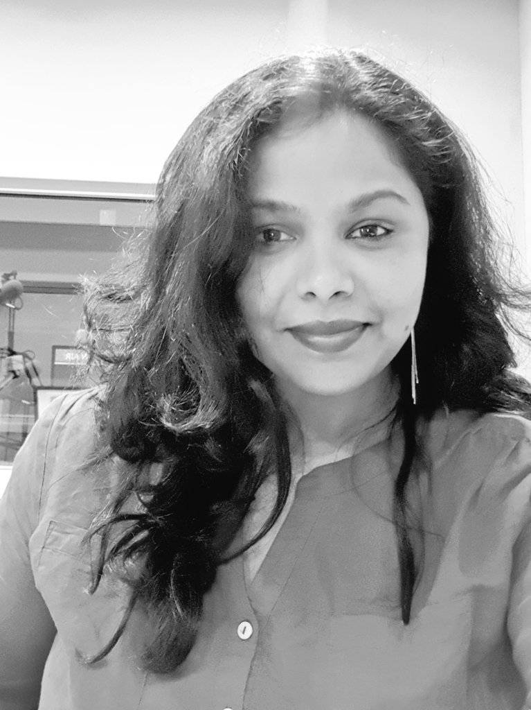 RJAshwini22's tweet photo. #NewlywedRoyals #Spouses #SunnySaturday #Requestdedication #Bollywood @RJAshwini22 @DilSeRadio sittingin for @ShinnySheena from 6 to 9pm https://t.co/F5FbSO0WDu