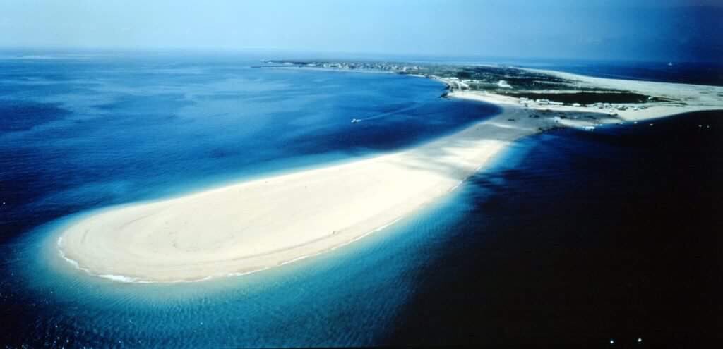 TripToTaiwan's tweet photo. Jibei Island is famous for its long, unobstructed stretch of coral beach protruding from the southerly tip of the island. It’s also well-known as a watersports heaven.

#Taiwan’sTop10islands #jibeiisland #penghu #beach #natural #ocean #Taiwan #TaiwanHeartofAsia https://t.co/5ktLuDqwsl