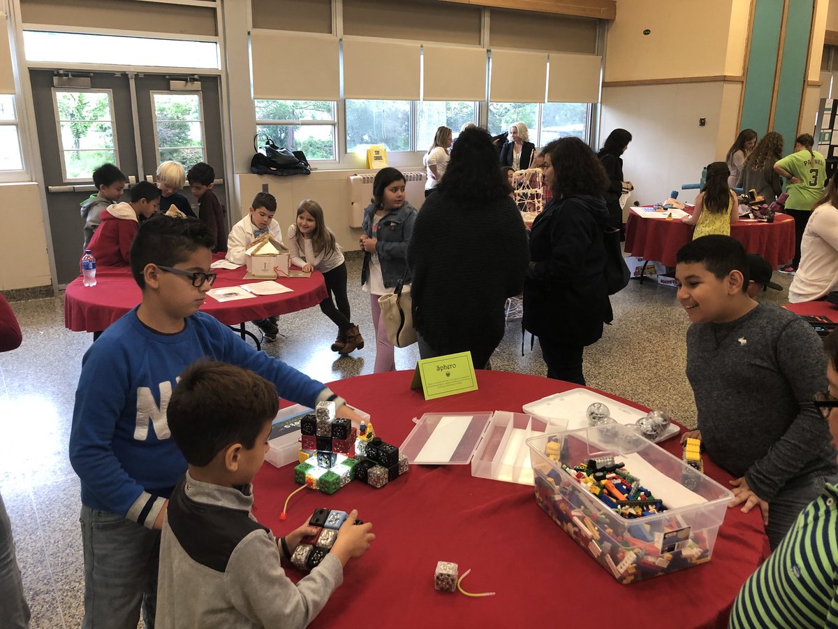 Jackson_Ave's tweet photo. Amazing showcase of STEAM projects #mineolaproud https://t.co/HaOb4vHQJu