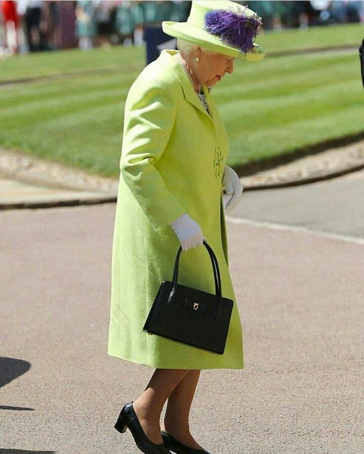 BrightandBride's tweet photo. Her Royal Magesty, Queen Elizabeth for the union of Prince Harry and Meghan Markle 💚

#Brightbeautifulandbridal #BbbRoyal
#BbbRoyalWeddingUpdates #RoyalWedding2018 #PrinceHarry #MeghanMarkle https://t.co/SV0Hn5tYee