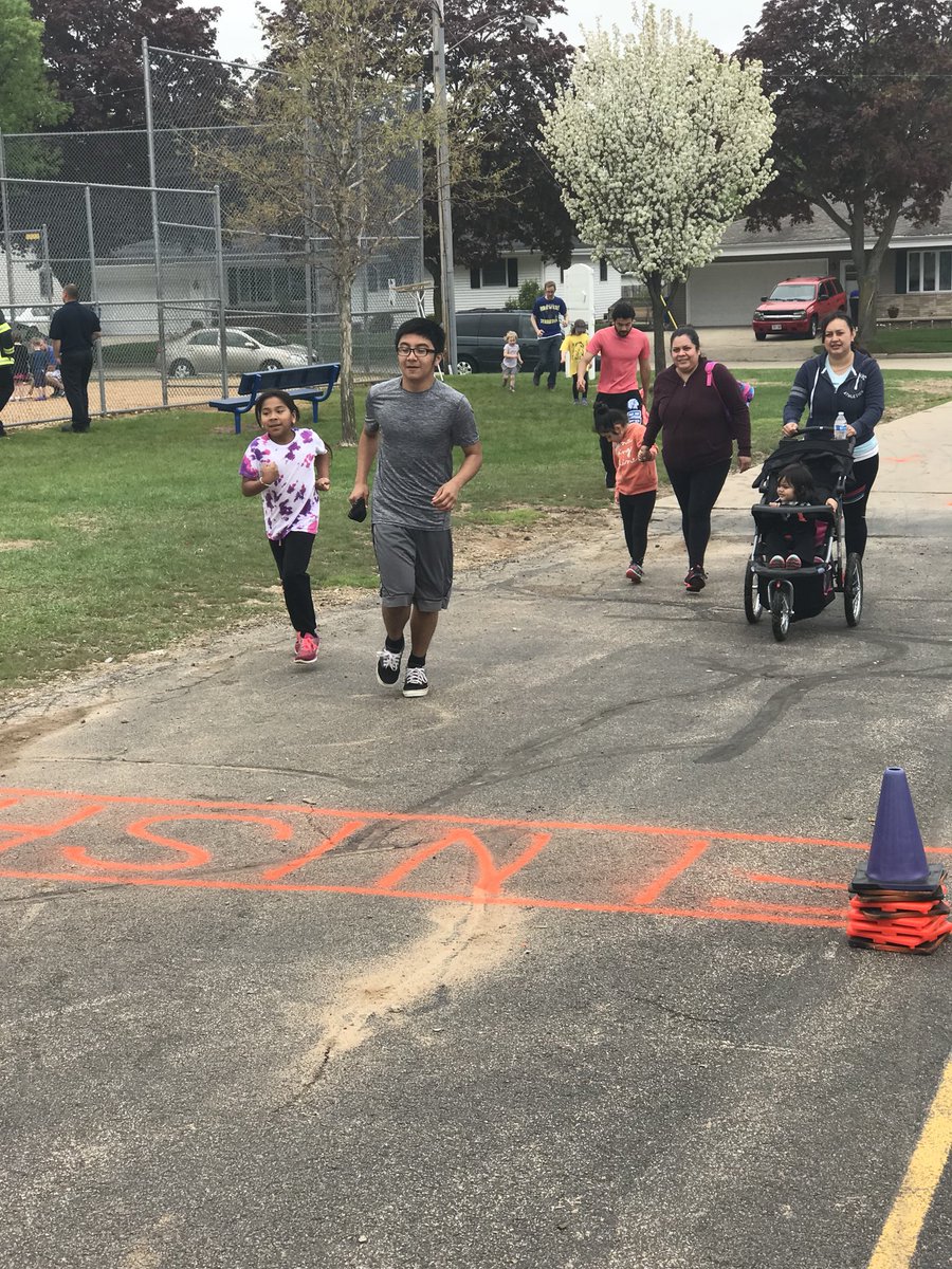 JohnstonElem's tweet photo. #MustangMile2018 https://t.co/EJQbv1XH8a
