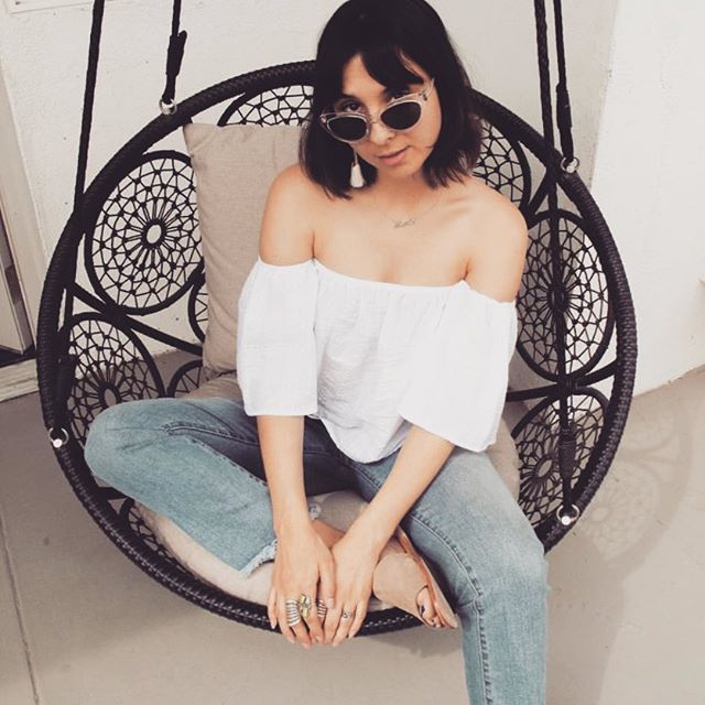 effortless saturday style // love this look on <a href="/chanelledotcom/">Chanelle</a> ift.tt/2KGdOM3