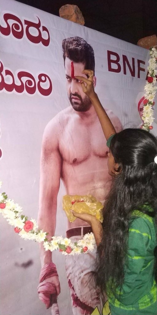 abmakers16's tweet photo. అన్న అనే పదానికి నిలువెత్తు నిదర్శనం 

#నందమూరితారకరామారావు @tarak9999 

#HappyBirthdayNTR https://t.co/LEnoFD3jzl