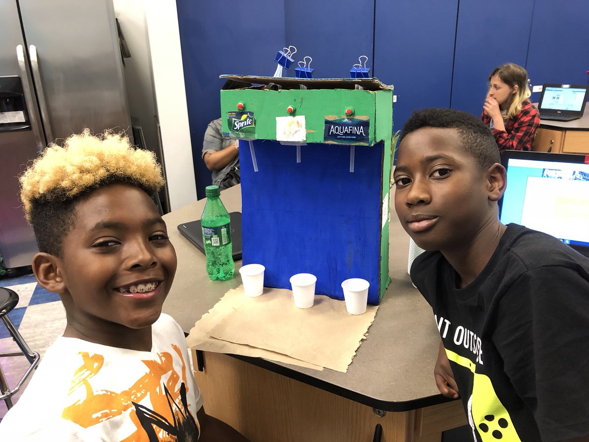 CFIJohnson's tweet photo. At the EdVenture Maker Faire! #makerfaire #EdVenture https://t.co/A2aaFrixIx
