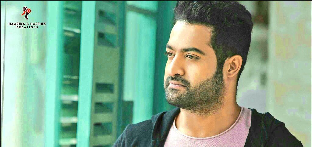 abmakers16's tweet photo. అన్న అనే పదానికి నిలువెత్తు నిదర్శనం 

#నందమూరితారకరామారావు @tarak9999 

#HappyBirthdayNTR https://t.co/9usvJ2rPTb