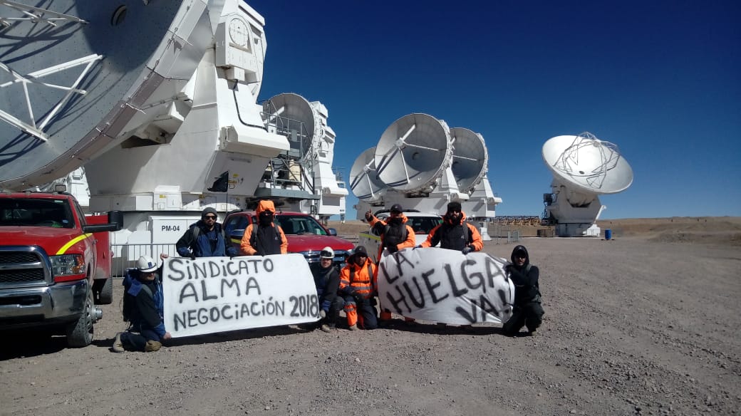 ¡Muy importante! Socios, les recordamos revisar sus correos para leer el último comunicado. Hay info crucial para el desarrollo de la #NegociaciónColectiva2018. 
¡Juntos por nuestros derechos! #MiramosAltoCreamosCambios