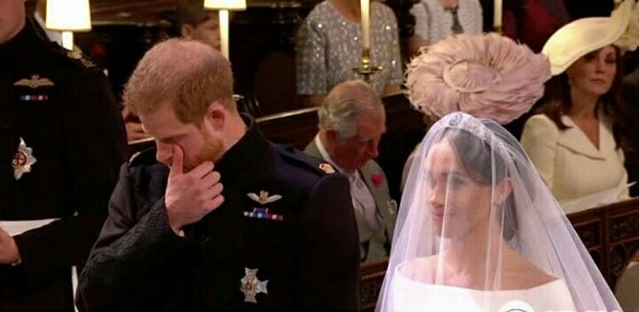 BrightandBride's tweet photo. Beautiful moment the Prince couldn't hold back tears after seeing his bride ❤

#Brightbeautifulandbridal #BbbRoyal
#BbbRoyalWeddingUpdates #RoyalWedding2018 #PrinceHarry #MeghanMarkle #BbbTweets https://t.co/1zPc8IMSAG