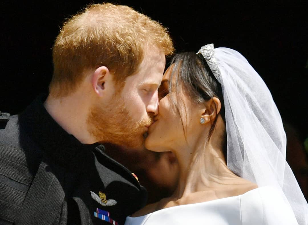 BrightandBride's tweet photo. The kiss that sealed the deal 💋❤
Congratulations to Prince Harry and Meghan Markle. The Duke and Duchess of #Sussex

#Brightbeautifulandbridal #BbbRoyal
#BbbRoyalWeddingUpdates #RoyalWedding2018 #PrinceHarry #MeghanMarkle #BbbTweets https://t.co/DGCUfnxllm