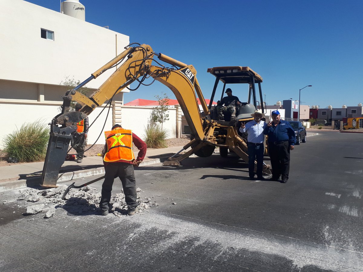 Nos encontramos en el Fracc. Pueblitos en la Calle Tlaquepaque, iniciando campaña de la mejor manera, TRABAJANDO POR TI. 

Construcción de reductor de velocidad a escasos metros de la Escuela Primaria "Nissan-Pueblitos".

#MenosRolloMásAcción #Bigotes2018 #PorSonoraAlFrente