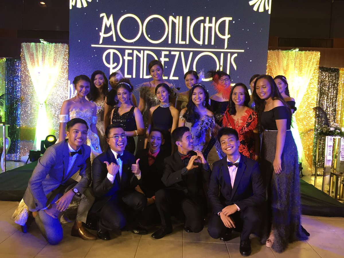 uprhssdc's tweet photo. SDC seniors at the #MoonlightRendezvous #ThanksgivingBall #uprhsgrade10 https://t.co/1FHfOqXtwp