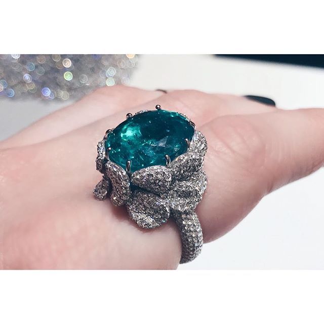 AshleyLikesGems's tweet photo. Day 19 of #31daysofemeralds 🤩 A @pasqualebruni #emerald #ring fit for an American princess 👸🏽 Happy #RoyalWedding Day ✨✨ #AshleyLikesGems .
.
.
.
.
.
.
.
.
#finejewelry #jewels #jewelry #jewellery #gem #gems #gemstones #bijoux #fashion #design #j… https://t.co/7bOUnzLXsC https://t.co/9GzLtDwrS7
