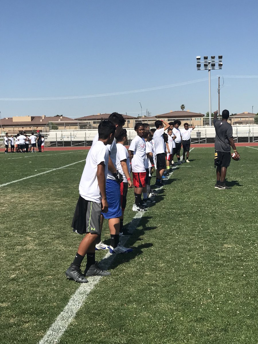 NFLAlumniNoCa's tweet photo. #angeltreefootballclinic #fresno #edisonhigh https://t.co/Bw47DOzLzr