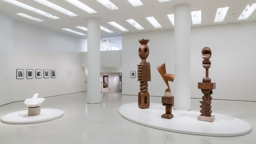 Guggenheim's tweet photo. Did you know? While designing the @MuseoGuggenheim, architect Frank Gehry drew inspiration from artist Constantin Brancusi and his studio. Read more: https://t.co/LYYDHvj7JX https://t.co/HiTlLgYFzI