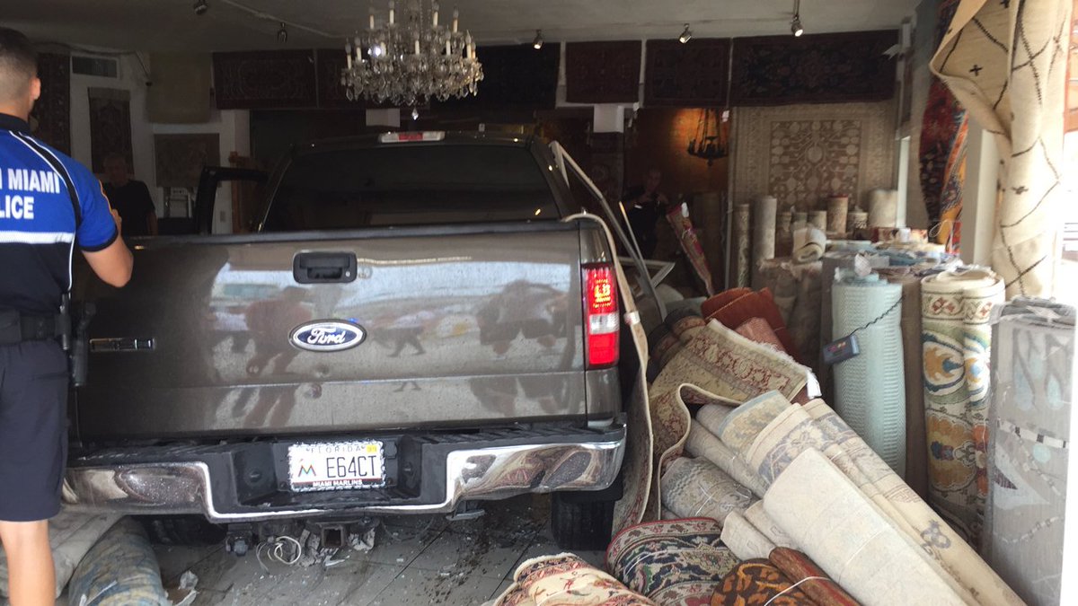 Truck crashes into rug store in South Miami bit.ly/2wV7fTP https://t.co/BprAsiOhCZ