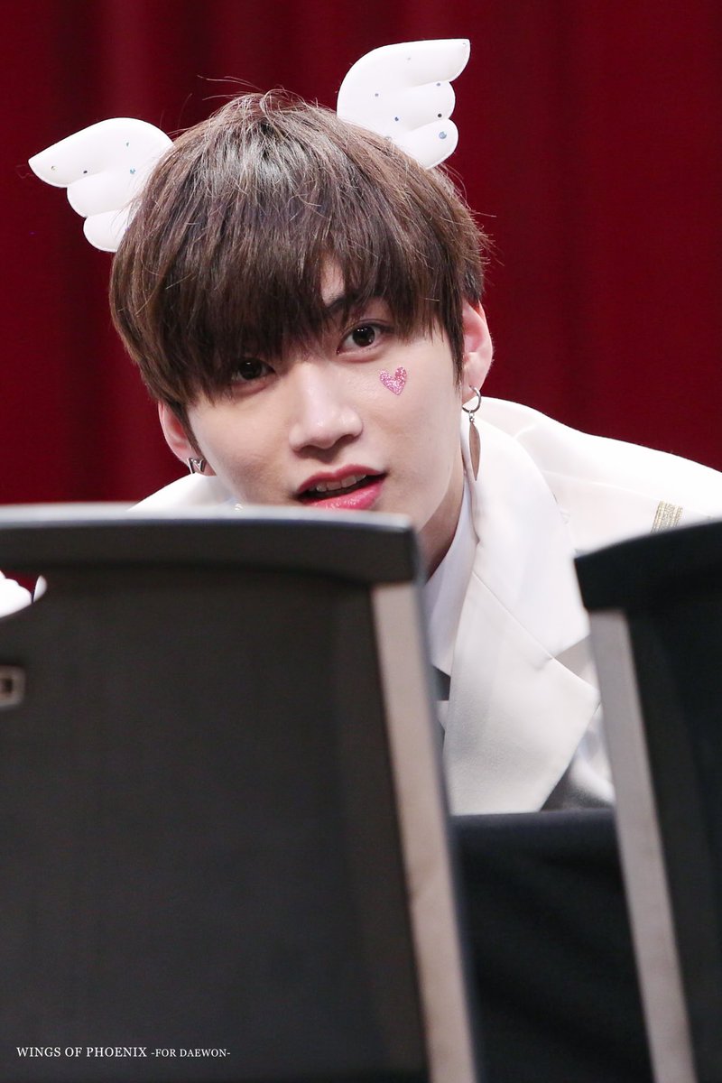 wop_317's tweet photo. 180429 CTS아트센터 팬사인회

👼👼👼✨✨✨✨✨

#유앤비 #UNB #대원 #DAEWON https://t.co/eRacj47pK8