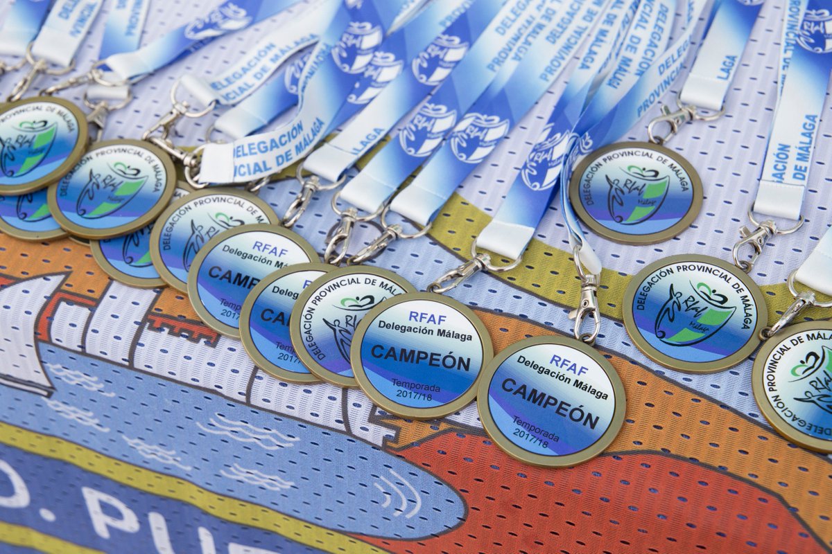 cdpuertoMLG's tweet image. #CanteraPortuista | Entrega de los trofeos nuestros campeones de Liga Puerto Malagueño @cdpuertoMLG en categoría Prebenjamin y en categoría Cadete, por parte de Federación Malagueña de Fútbol RFAF Málaga en el Julián Torralba. Si te gusta, comparte bit.ly/2GxrSVi